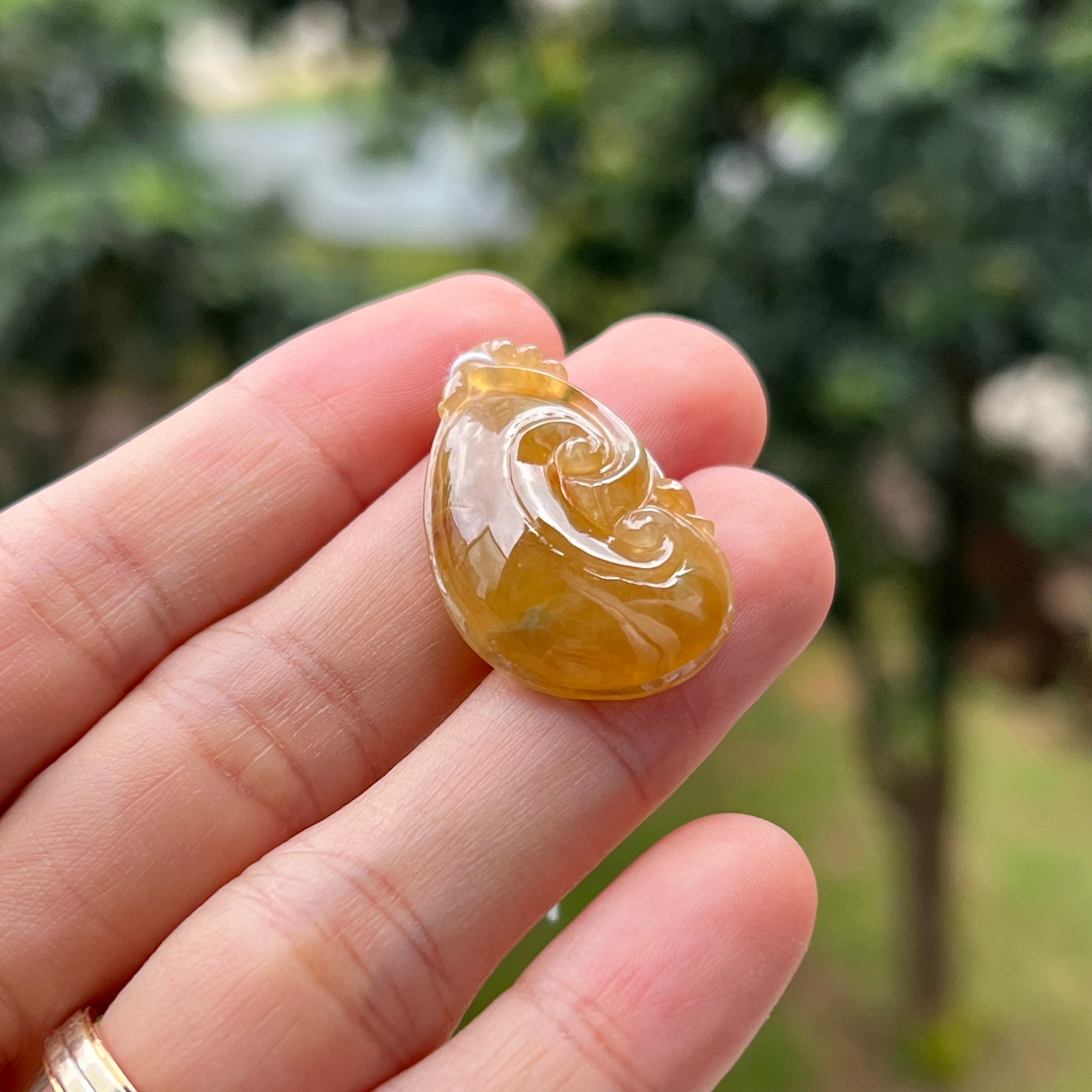 翡翠パター/Deity custom made JADE COLLECTION Jadeite Jade Pendant -- Honey Brown Bicolor Ruyi (grade A