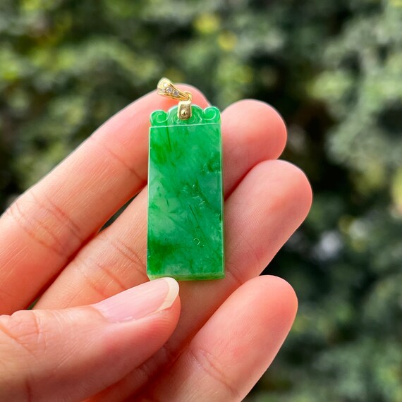 Jade pendant with diamonds discount