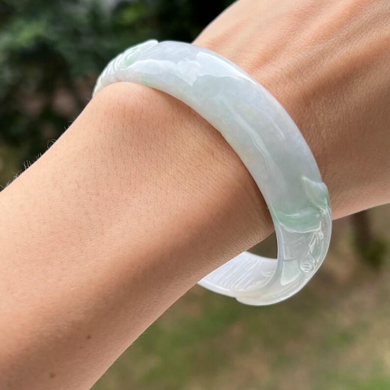 Brazalete de jade de 62,9 mm tallado Fénix blanco y verde brillante Jadeíta de grado A jade birmano imagen 10