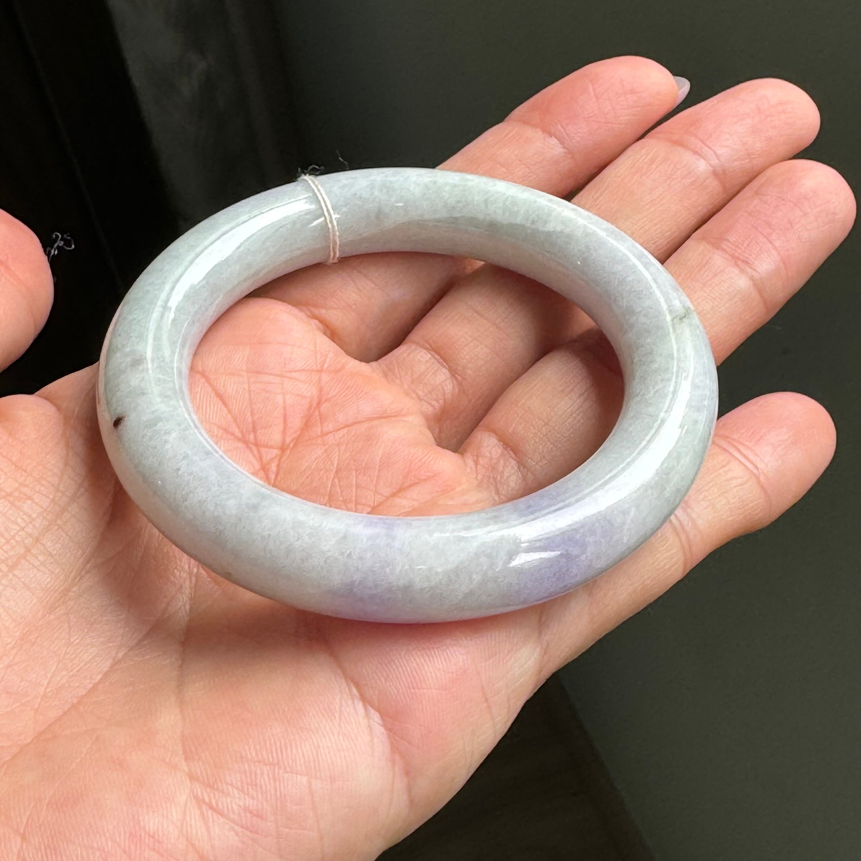 ラウンド 50.6 mm 翡翠バングル ビビッド ラベンダー グレード A 翡翠