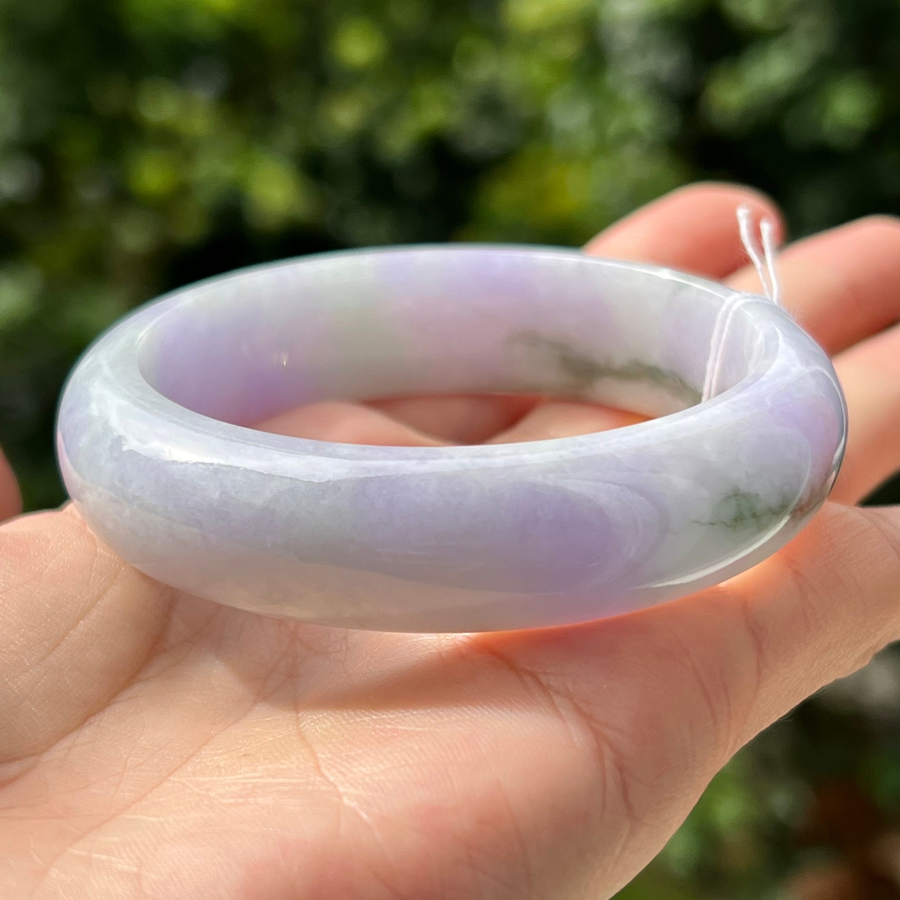 ☆saharaページ！天然グリーン翡翠幅13.5mm バングル☆ 新品！ Amazon | 翡翠ブレスレット バングル 天然石 ライトグリーン