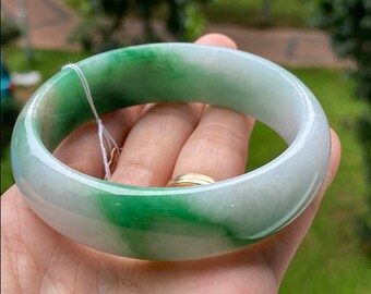 Certified 58.95mm Myanmar Jade Bangle Vivid Green Bicolor Certified 58.95mm Myanmar Jade Bangle Vivid Green Bicolor