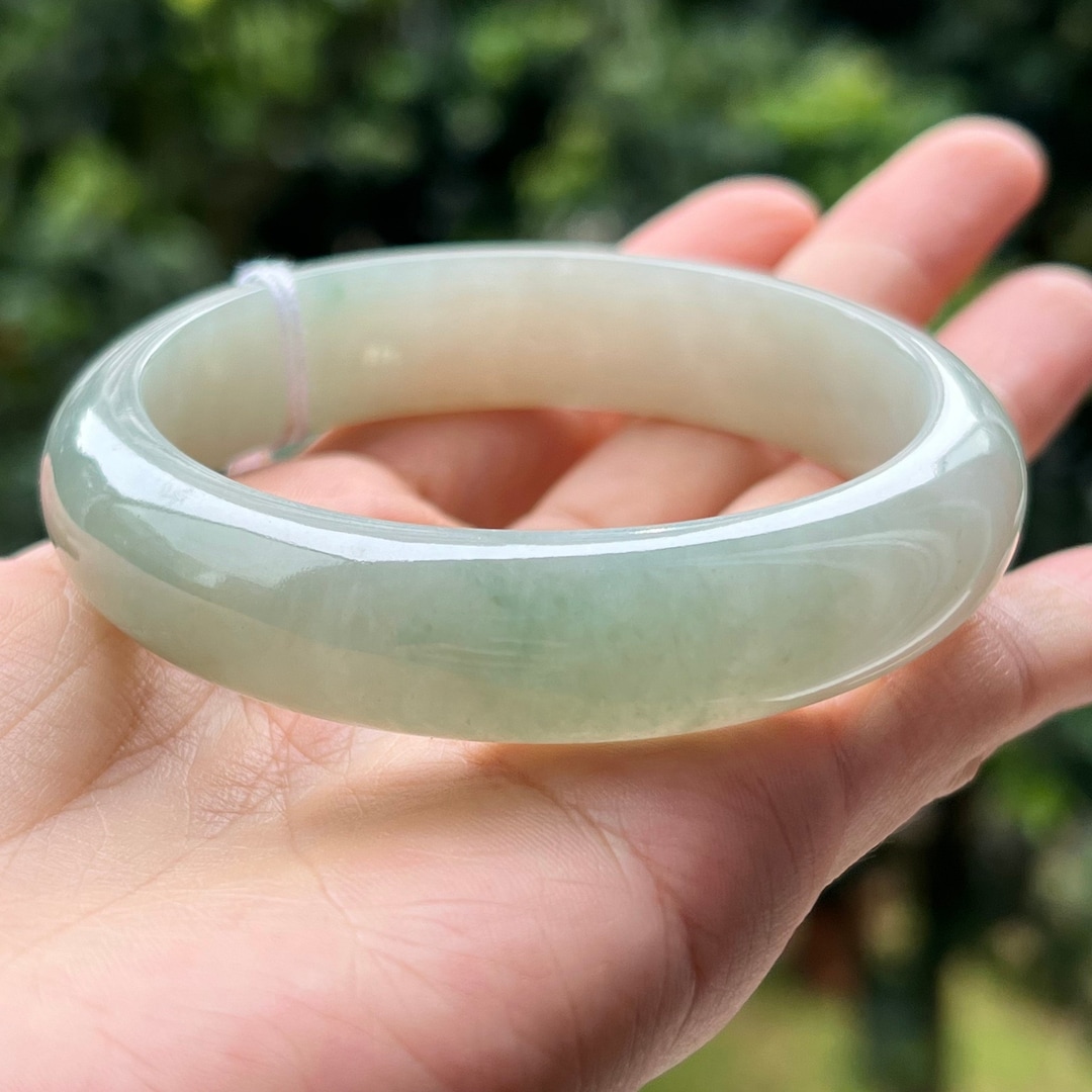 翡翠バングルブレスレット - 58.88 mm 均一な淡いグリーングレー