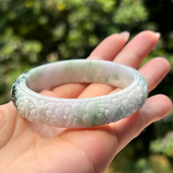 彫刻された翡翠のバングル 53.4 mm ラベンダーグリーン 4色 グレードA