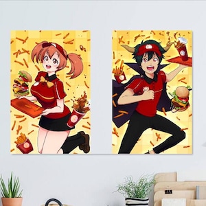 Könnte beinhalten: Zwei Comicfiguren in roten und schwarzen Uniformen halten Burger und Pommes. Der Hintergrund ist gelb mit einem Muster aus Pommes.