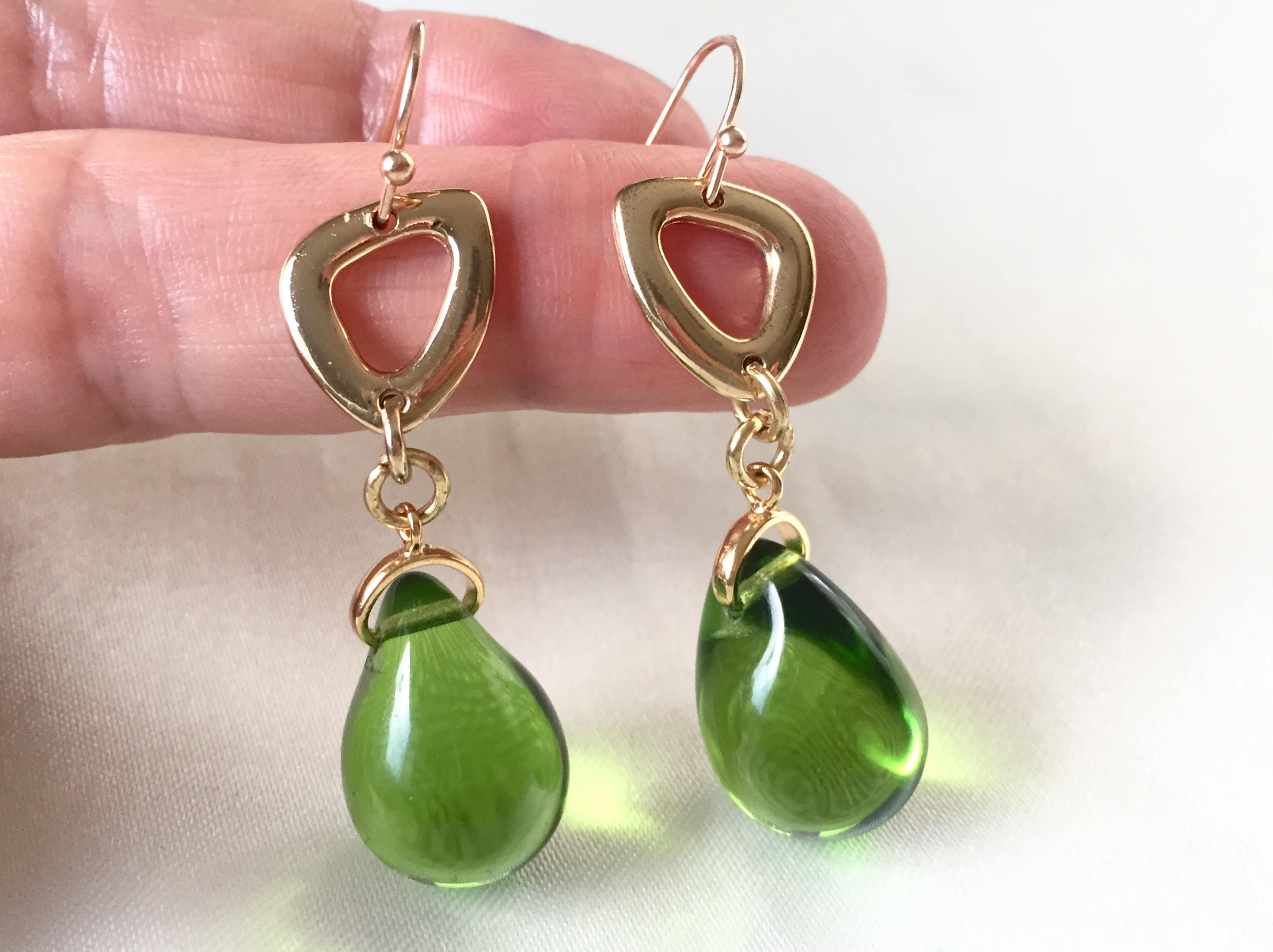Howlite turquoise stone earringsCzech glass with redlaiton without nickel