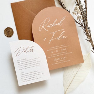 Carte d'invitation brun, café, café au lait, cannelle, ton terreux. Faire-part de mariage rustique. Faire-part de calligraphie moderne en forme d'arche et de demi-arche - DÉPT