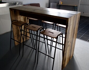 Kitchen island and breakfast bar.