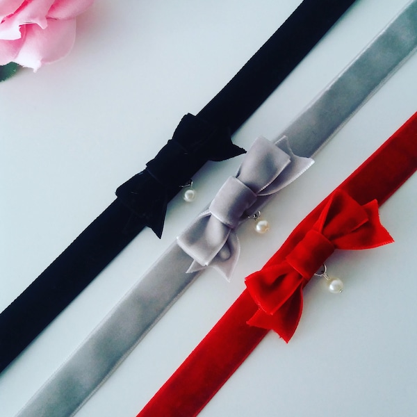 Velvet bow choker