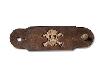 Woggle, bandana, skull in brown leather / neckerchief slide special