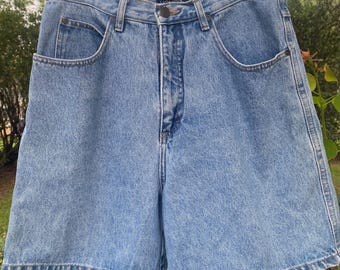 90’s vtg HONORS women’s shorts size 12, 30” waist,  6” inseam, Y2k