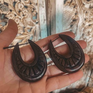 Holz Cocos Oval Tribal Ohrringe Handgemachtes ethnisches geschnitztes Holz