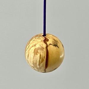 Light pull or cord pull in stunning Spalted Beech wood in sphere or ball shape, 43mm diameter.