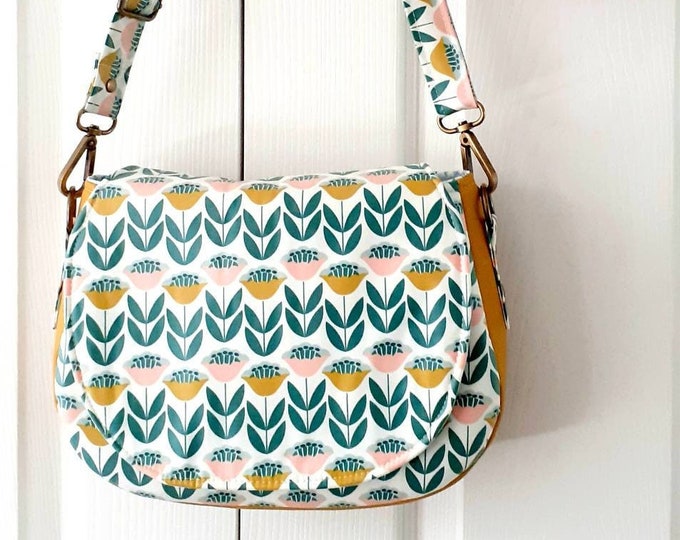 Featured listing image: Tulips wipe clean saddle bag