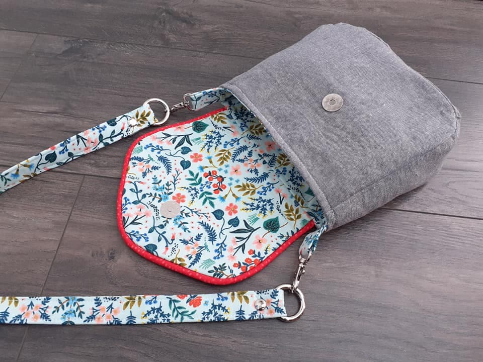 SAMPLE Small linen bag with optional belt clipon