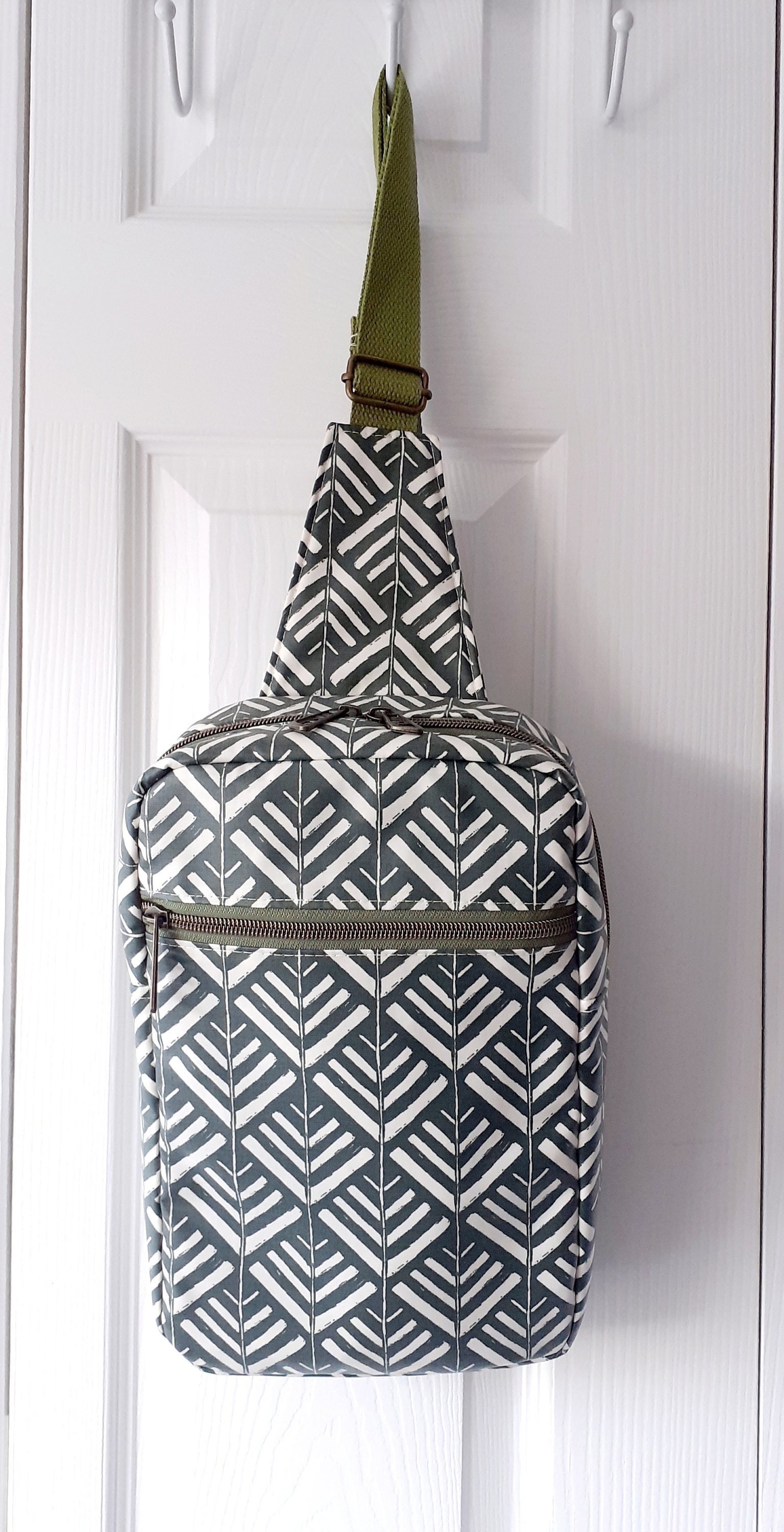 Arrow cheap sling bag