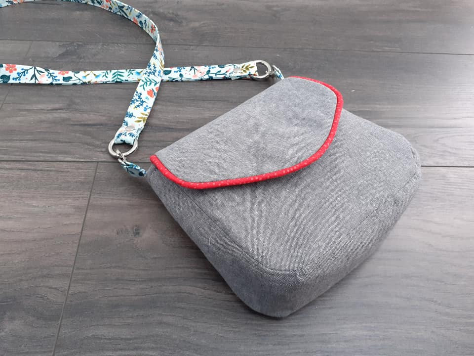 SAMPLE Small linen bag with optional belt clipon