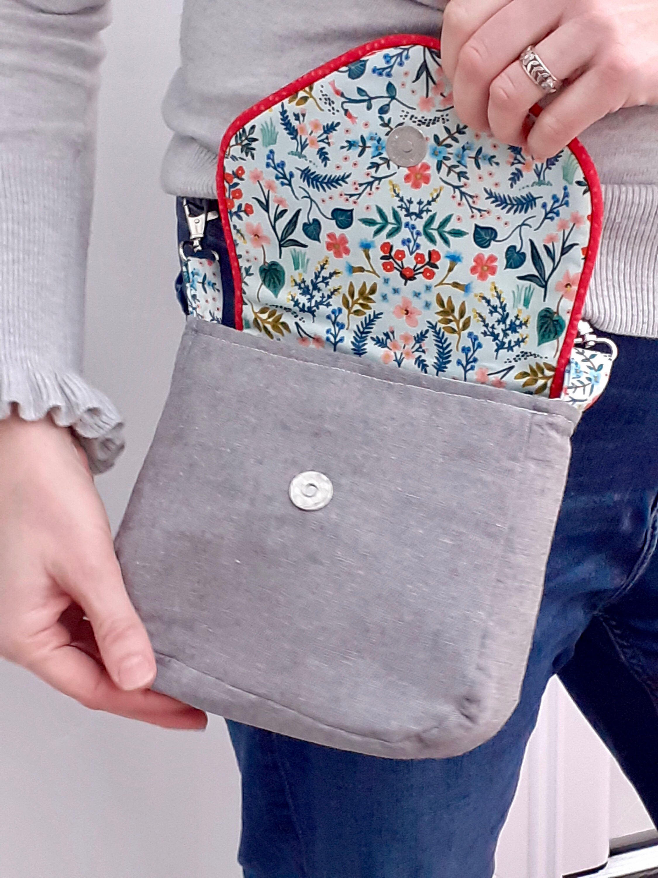 SAMPLE Small linen bag with optional belt clipon