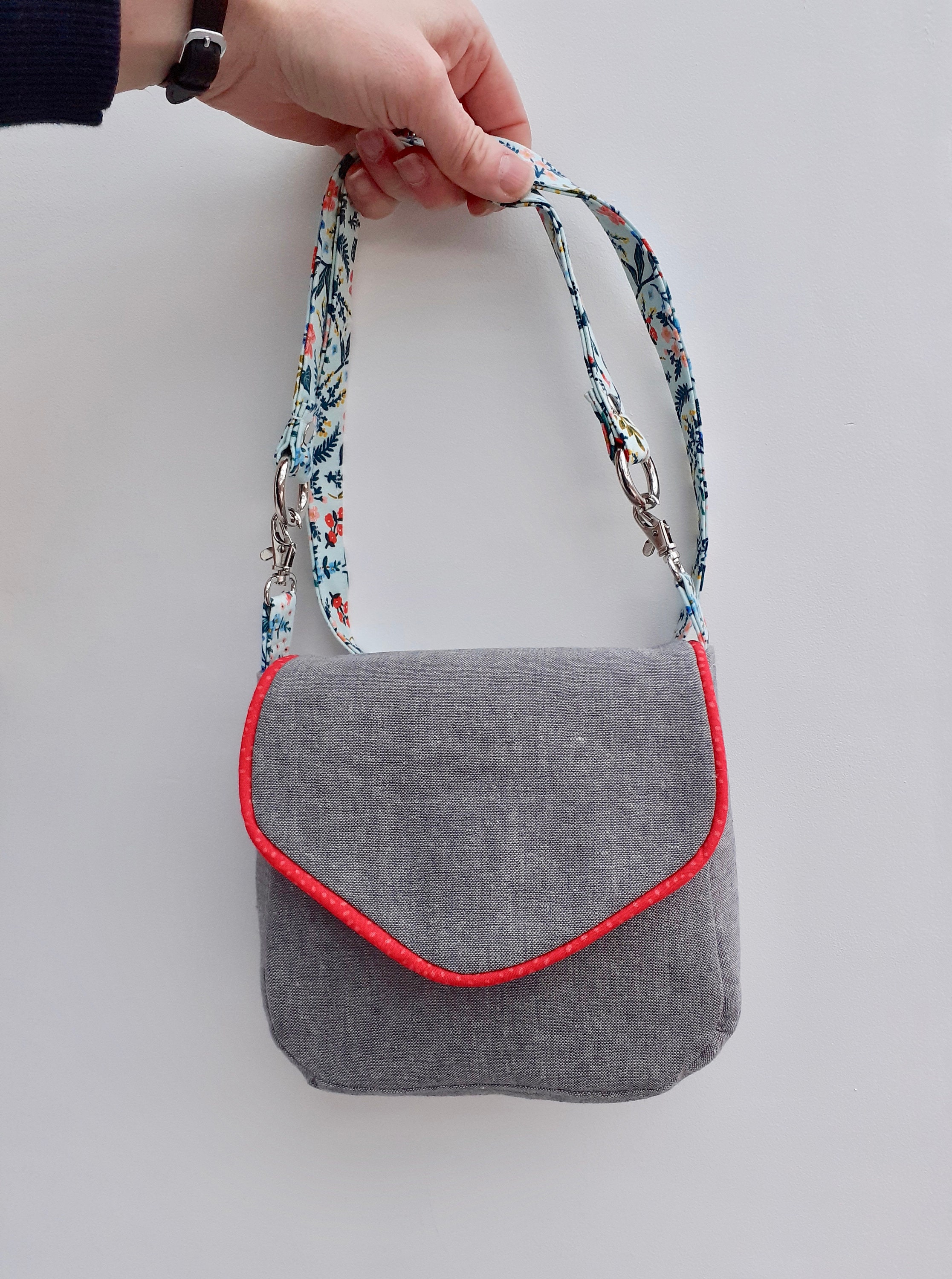 SAMPLE Small linen bag with optional belt clipon
