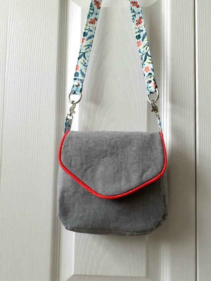 SAMPLE Small linen bag with optional belt clipon