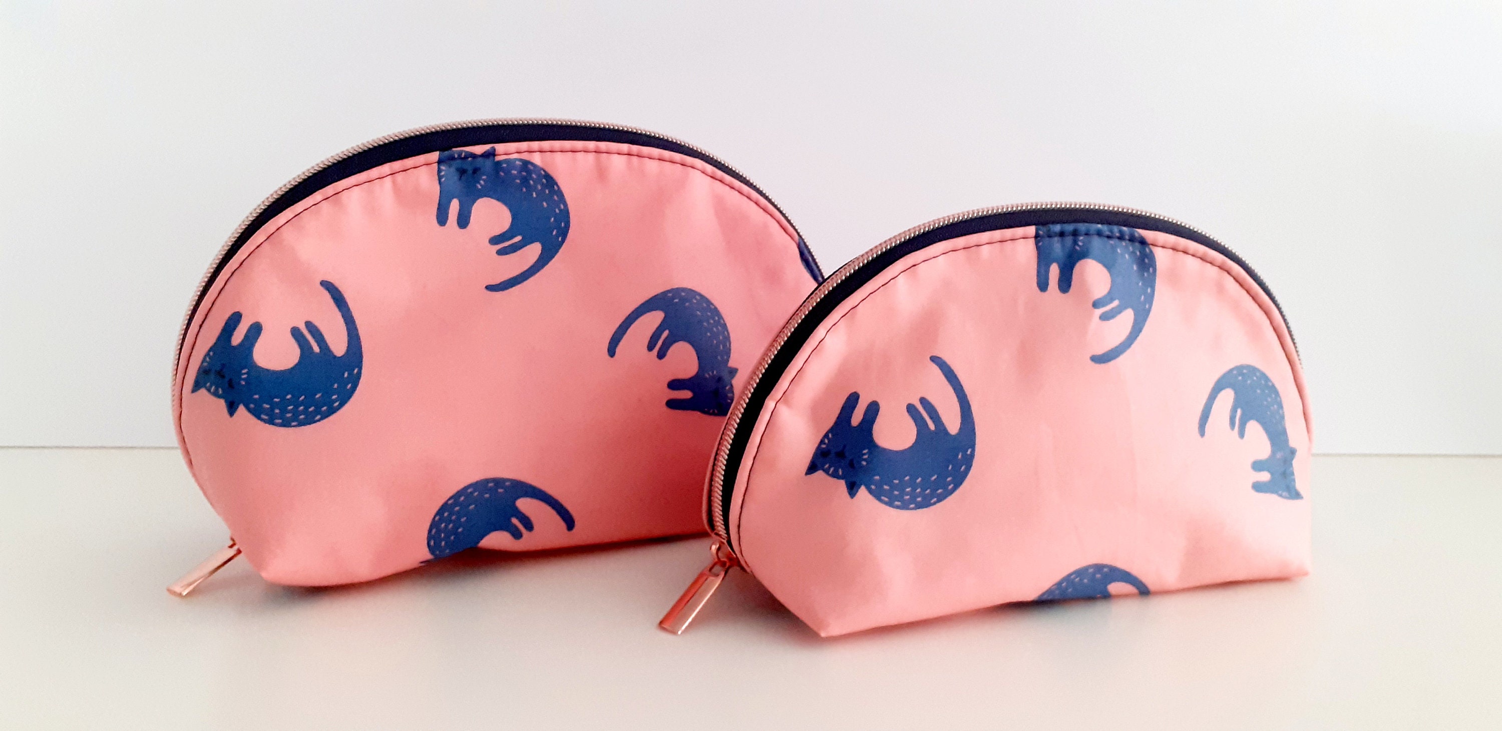 Perfect pouch for cats 2025