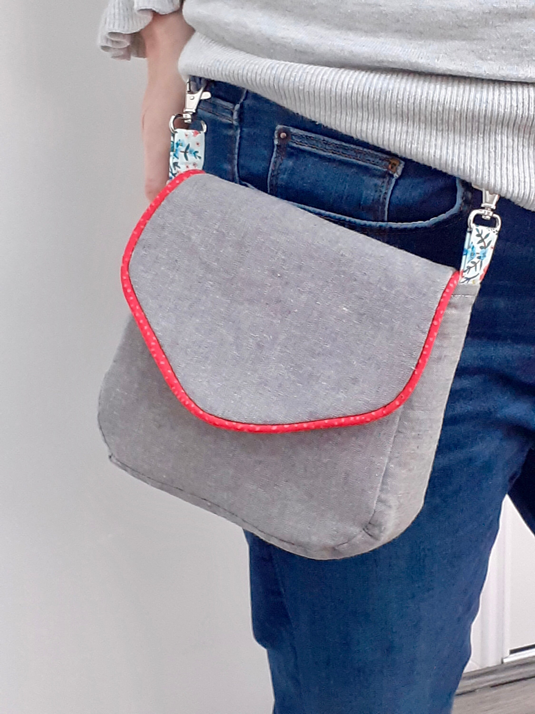 SAMPLE Small linen bag with optional belt clipon
