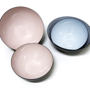 small enamel bowl pink black