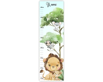 Könnte beinhalten: Ein blauer und grüner Wachstumskalender mit einem Löwen, einem Koala und einem Faultier. Die Tabelle hat Messungen in Zentimetern von 70 bis 140 cm. Der Text "Name" befindet sich oben auf der Tabelle.