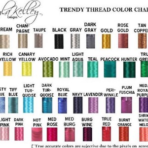 Puede incluir: Una carta de colores que muestra una variedad de colores de hilo, incluyendo blanco, crema, negro, gris, dorado y marr&oacute;n. La carta tambi&eacute;n presenta tonos de azul, rosa, morado y verde, con cada color etiquetado para facilitar la referencia. El texto "Trendy Thread Color Chart" est&aacute; en la parte superior.