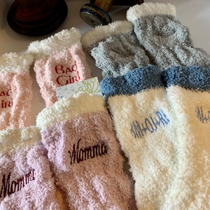 1 pair Women&#39;s Fuzzy Super Soft Boot Cut CREW Custom Monogrammed Casual Socks Embroidered Initials Heart A+B Teen Bridesmaid Gifts Size 4-9