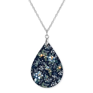 Christmas Necklace, Christmas Jewelry for Her, Christmas Necklace Gift, Holiday Necklace, Christmas Pendant Necklace, Floral Necklace
