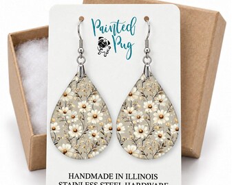 Pendientes de margaritas / Margaritas blancas sobre pendientes colgantes en forma de lágrima color topo / Regalo floral neutro para ella o para un jardinero