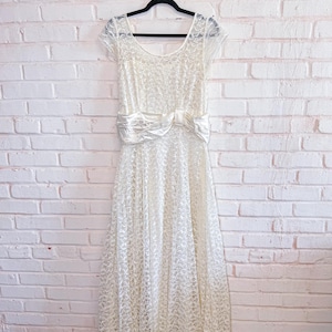 1950&#39;s Lace Midi Wedding Gown