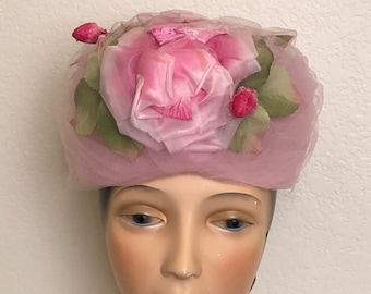 Vintage roze tule tulband met rozen