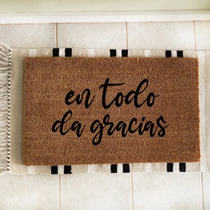 En todo da gracias doormat | in everything give thanks doormat | thanksgiving doormat | thankful doormat | doormat in Spanish | gracias mat