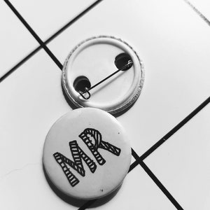MR title pin badge button