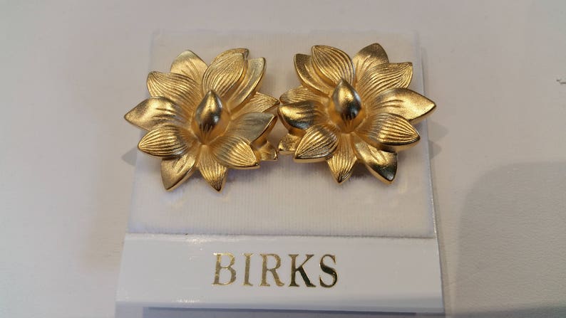 New Triple 22kt gold plated Vintage Designer Nina Ricci Clip earring made for the BIRKS store