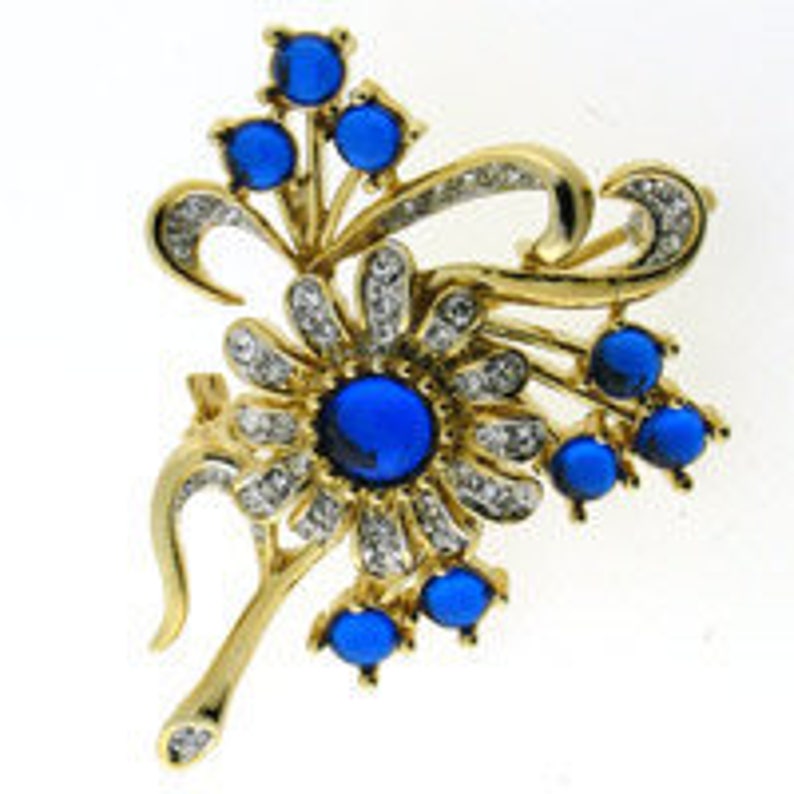 NEW Lead and Nickel free La Scala Triple 22kt gold plated Floral brooch with handset Sapphire /& clear crystals Vintage