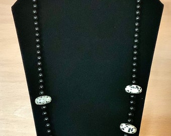 Necklace of black onyx with dalmatian jasper and sterling silver