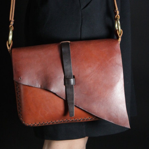 red leather messenger bag. hand sewn leather bag. messenger bag. leather purse. leather handbag.  ithaca. underthetree. ready to ship.