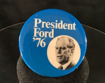 Presidential Pin Back Campaign Button Jerry Brown & Gerald Ford 1976 President 