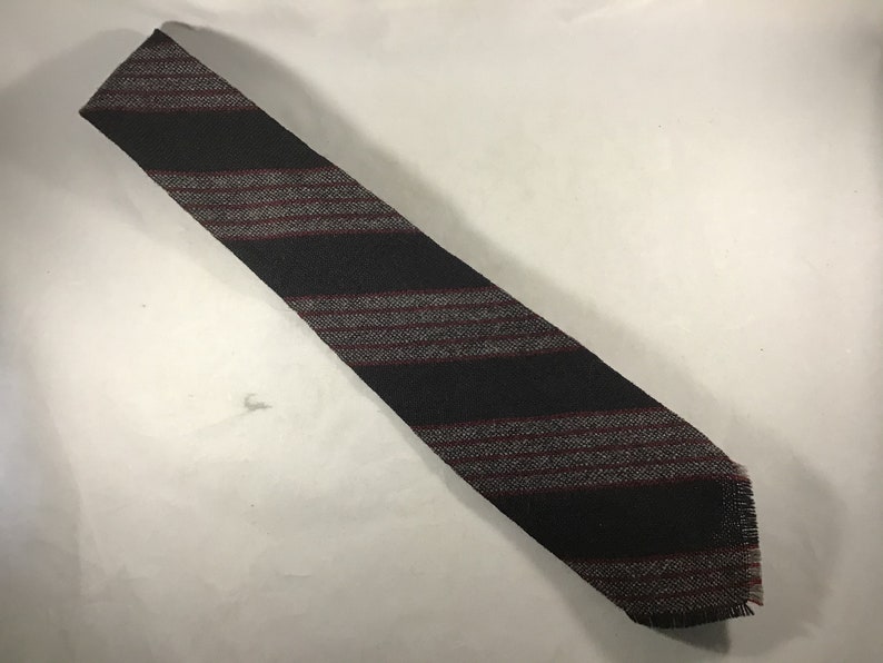 Blue wgray and red stripes fringed ends Vintage Tewa Weavers Neck Tie 100/% Wool /& Hand Loomed in Albuquerque NM by Indigenous Tribe