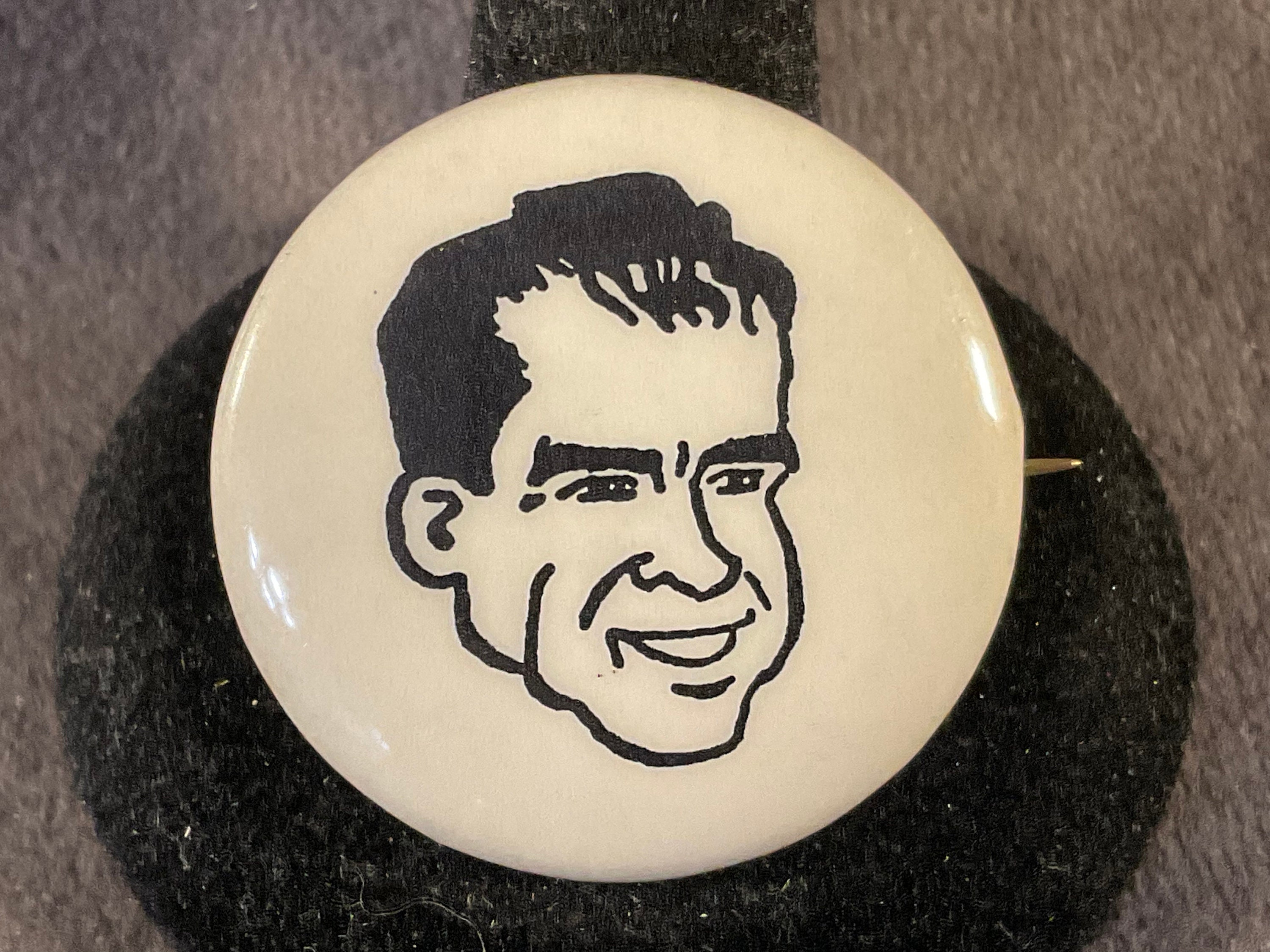 アメリカンヴィンテージ　1971年 ニクソン大統領風刺　ジョーク　おもちゃ1ドル Nixon Caricature - Etsy