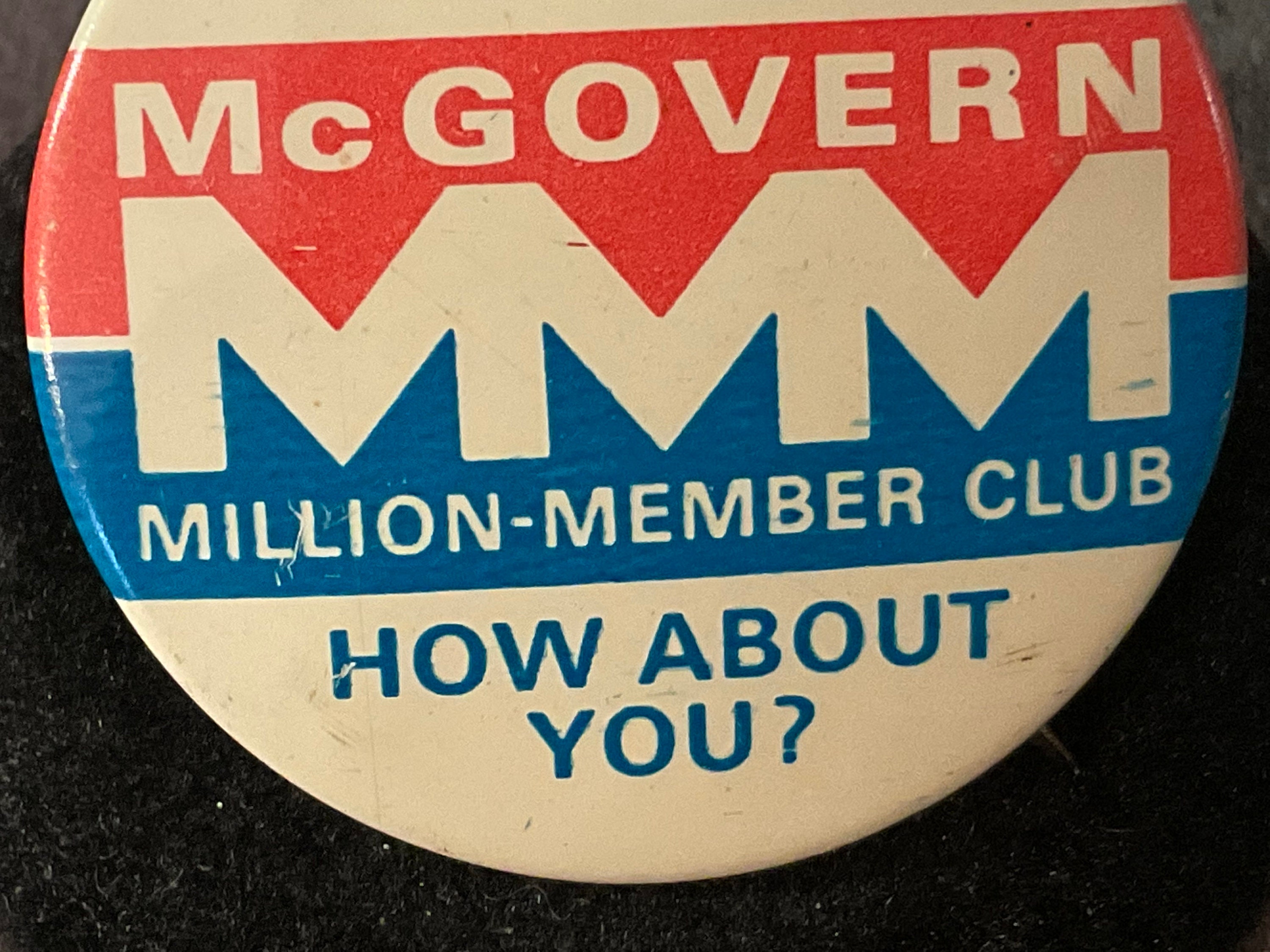 1972 George McGovern for President 1 1/4" Button Campaign Pinback Blue Border 