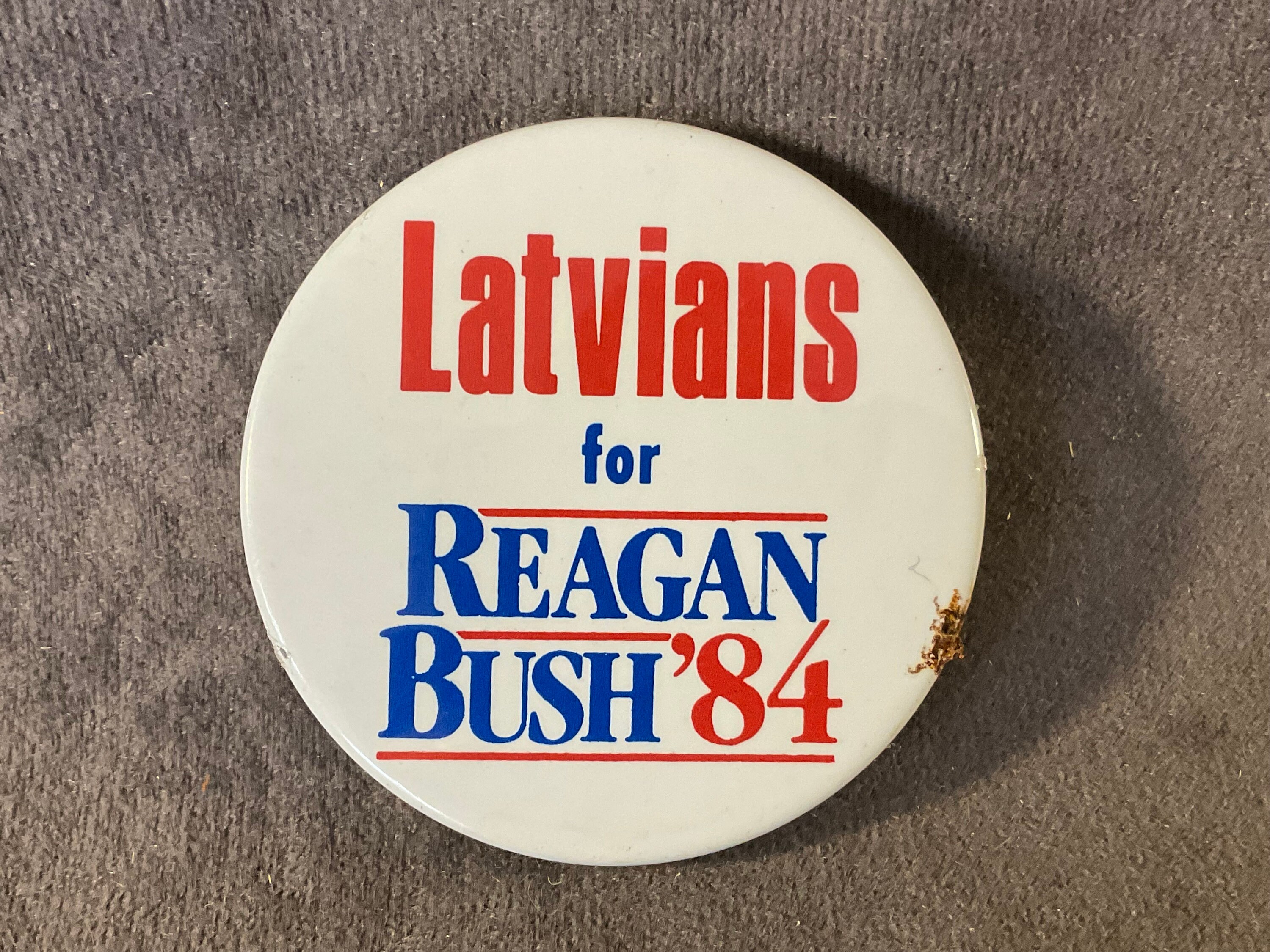 トムビーンズ80年代ピンバッジ “I HAVE LOTS OF CASH” Vintage Latvians for Reagan Bush '84 Campaign Button (2 1/4 Inch