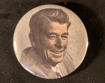 Vintage Ronald Reagan Pinback Button: Colorized Photo, 1980s Political Memorabilia