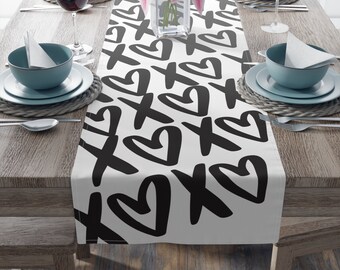 XOXO Table Runner