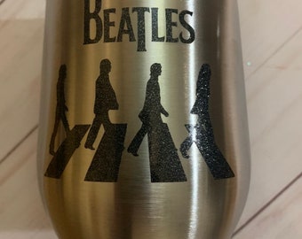 Vaso de vino inspirado en los Beatles