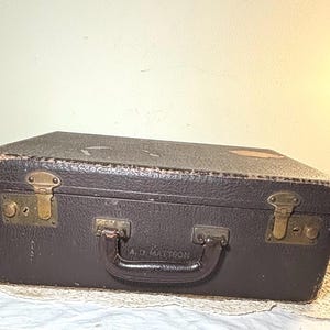 Vintage Brown Train Case Suitcase with Brass Hardware – 1940s A.D. Mattoon Travel Luggage