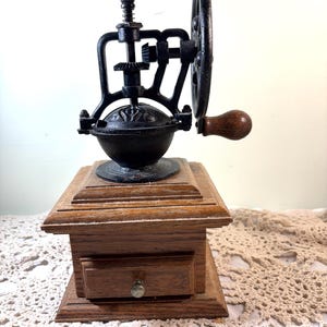 Vintage Manual Coffee Grinder Hand Crank Coffee Mill Rustic Farmhouse Kitchen Decor Antique Coffee Grinder Gift